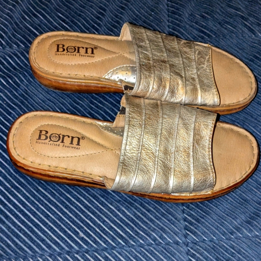 Born sandals